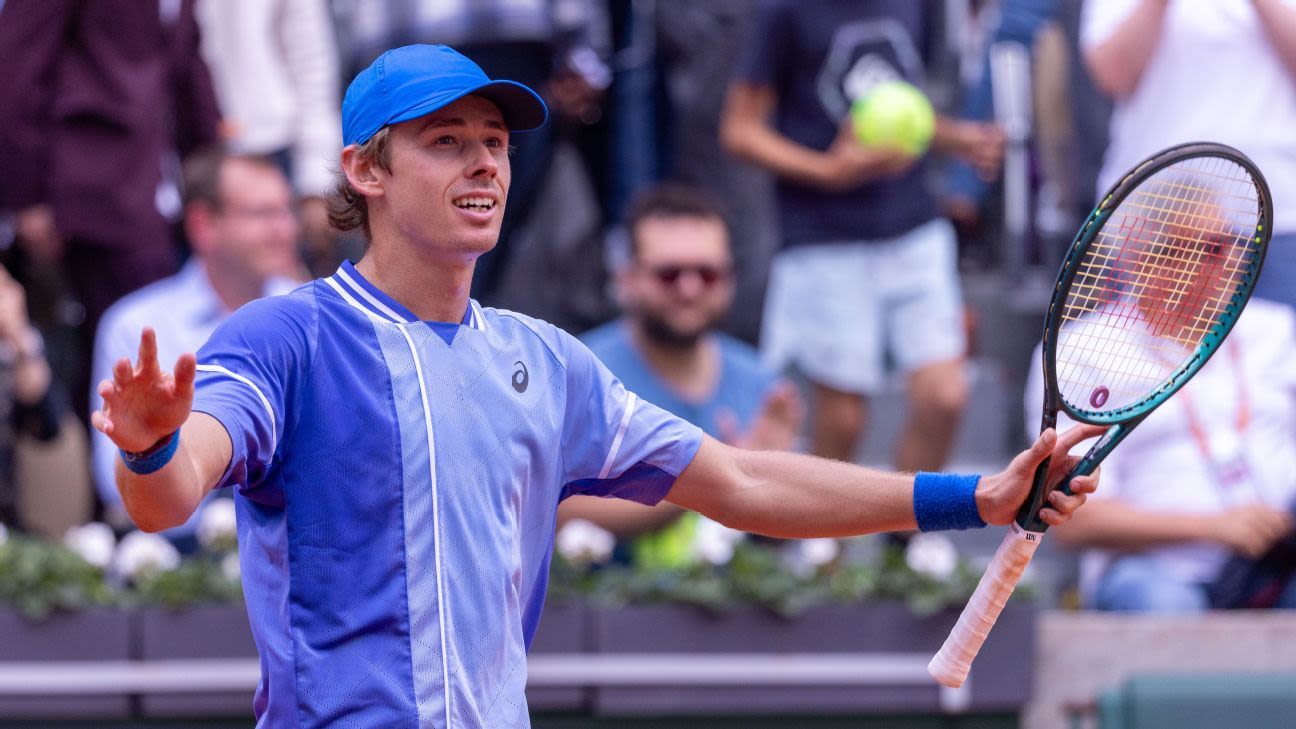 De Minaur downs Medvedev to reach French quarters