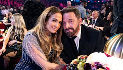 Ben Affleck still has wedding ring on amid Jennifer Lopez split rumors