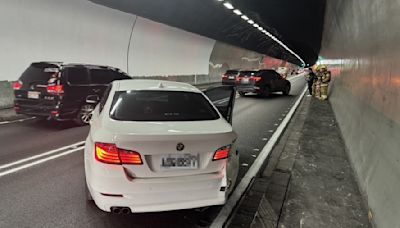 雪隧離奇車禍！休旅車突偏離猛撞BMW 2車一起撞壁