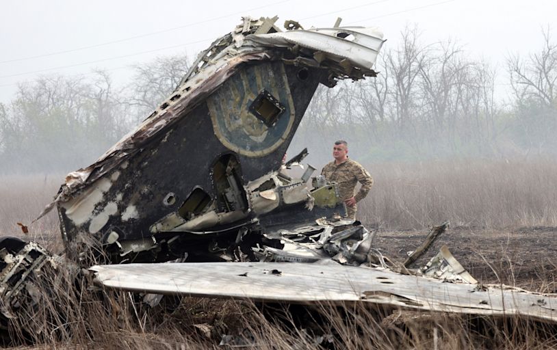 Ukraine bombs Crimean airbase