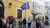 Chiclana conmemora el Día de Europa con el izado de la bandera europea y la lectura de una declaración institucional