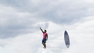 VIDEO: Gabriel Medina, el brasileño que rozó el 10 olímpico en una increíble ola en el surf de París 2024