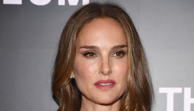 Natalie Portman divine : elle se dévoile dans une robe mini beige qui sublime sa silhouette