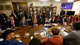 “Es intolerable” y “prende las alarmas”: diputados de comisión de RR.EE. critican deportación de senadores Kast y Edwards desde Venezuela - La Tercera