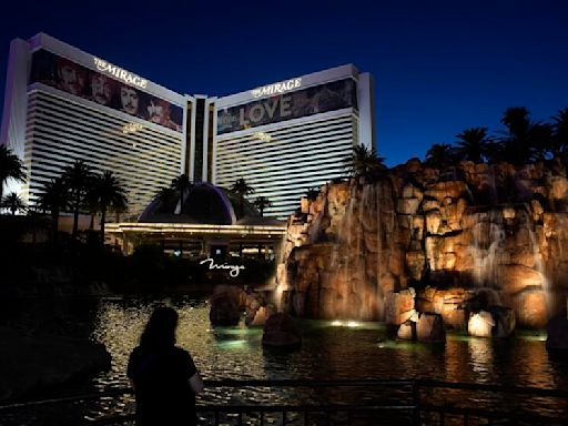 Las Vegas' Mirage Hotel & Casino pays out final jackpots before closure