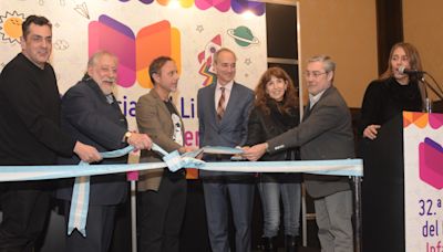 Con cordialidad institucional, Cifelli y Vaccaro inauguraron la Feria del Libro Infantil