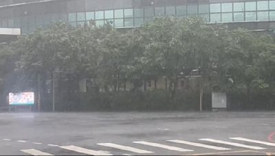 快訊／雨彈來襲！10縣市大雨特報警戒