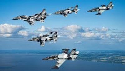 VIDEO: Ghost Squadron Planes Clip Wings At Fort Lauderdale Air Show | NewsRadio WIOD | Florida News
