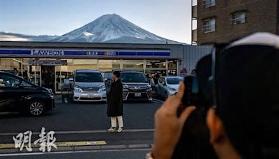 日本河口湖遊客過多惹困擾 打卡熱點設幕牆擋富士山景觀 (17:05)