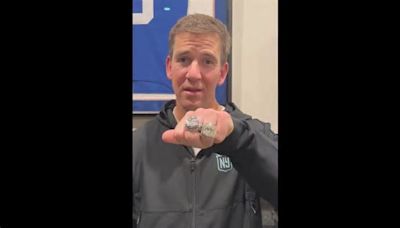 Eli Manning Flexes New Bling in Taunting Message to Patrick Mahomes