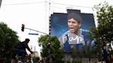 Novo mural gigantesco celebra o "guerreiro" Diego Maradona em Buenos Aires