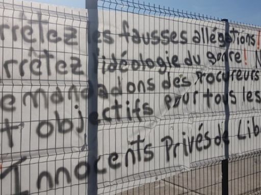 Rugbiers franceses detenidos: bandera de apoyo y declaró un chofer
