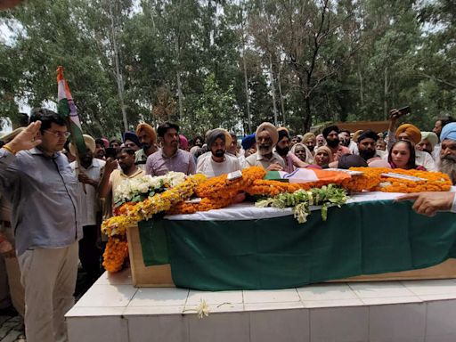 Naik dies after slipping into icy water in Ladakh, cremated with state honour in Ambala village | Chandigarh News - Times of India