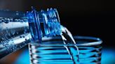 Hidratación matutina: Beneficios de tomar agua al despertar