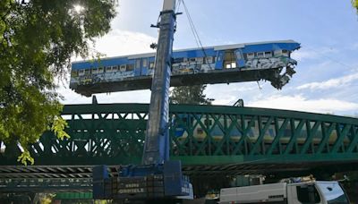 Según exfuncionarios del sistema ferroviario, el accidente en la línea San Martín se debió al recorte de recursos y la falta de mantenimiento