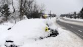 Mujer de 22 años muere al quedar atrapada en su auto 18 horas durante la tormenta invernal en Nueva York