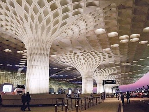 Mumbai Rains: Heavy Downpour Disrupts Airport Operations, Flights Delayed And Runway Closed Briefly; IMD Issued Red Alert