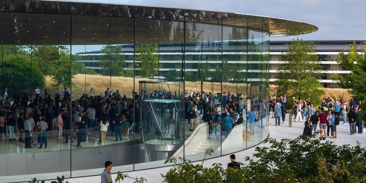 How to get a job at Apple, according to tech career experts