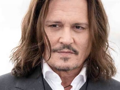 Johnny Depp, un’attrice lo accusa: “Mi ha zittita e insultata sul set”