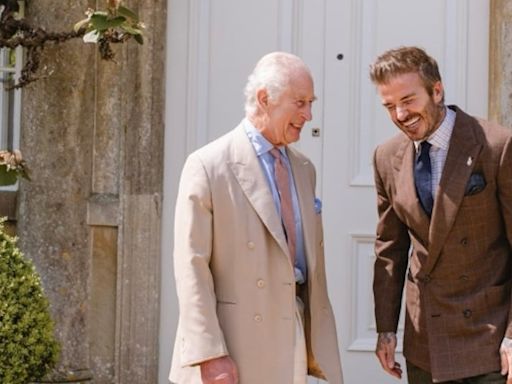 Carlos III ‘corona’ a Beckham y enfada al príncipe Harry: “Compartimos consejos de apicultura”