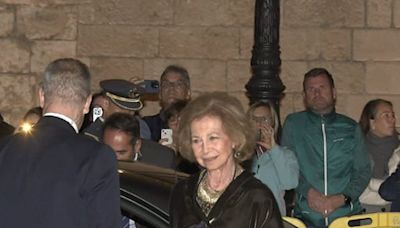 La reina Sofía, con su hermana Irene de Grecia, acude al concierto benéfico en Palma con el que arranca sus vacaciones de Pascua