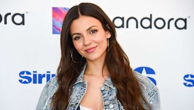 Victoria Justice Confirms Fan's Old Signed Photo of Her Is Real After Years of Doubt: 'Always Trust Your Mom'
