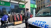 Aumentan las críticas por violencia policial en NY contra niña inmigrante vendedora de frutas - El Diario NY