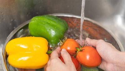 吃蔬菜怕農藥殘留？這樣挑選、清洗蔬菜 降低農藥與細菌髒污！