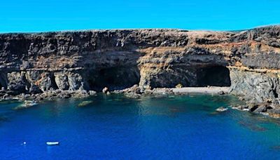 Brit woman, 32, dies after being swept into water by a wave in Canary Islands