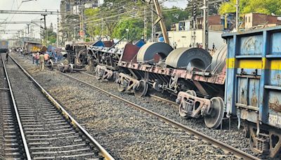 Goods train derails at Palghar, affecting rail traffic between Mumbai and Surat