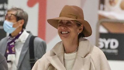 Kate Walsh looks stylish at Sydney Airport after moving to Perth