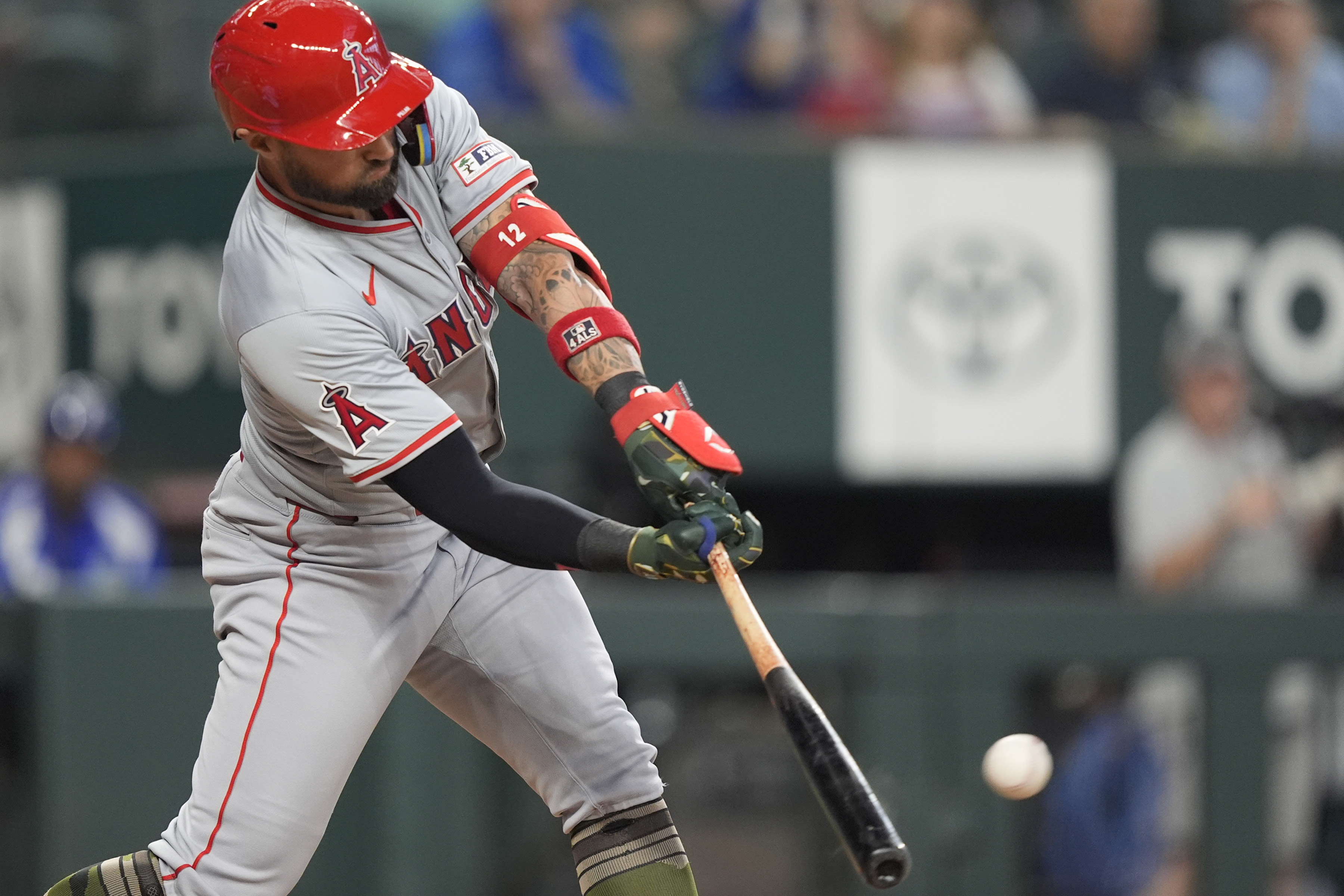 Kevin Pillar has a poetic moment, gets 1,000th career hit in Angels' win at Texas with parents there