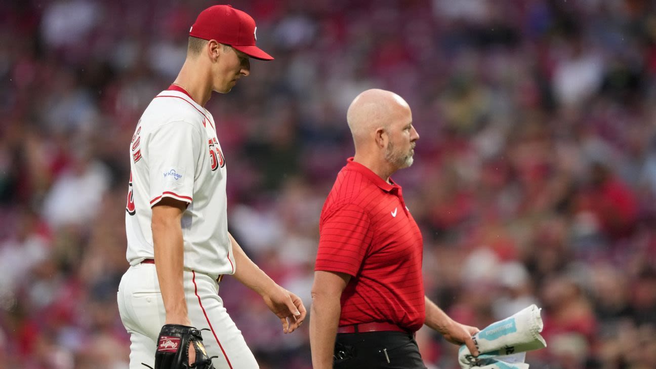 Reds' Williamson exits in 2nd with apparent injury