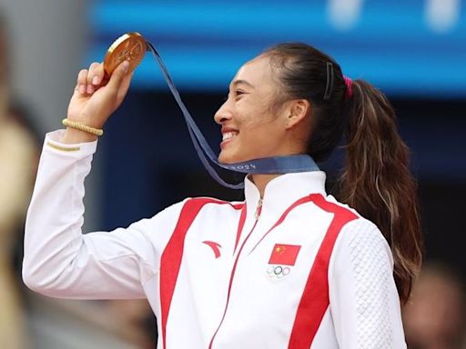 巴黎奧運》亞洲第一人 大陸女將鄭欽文勇奪女網單打金牌