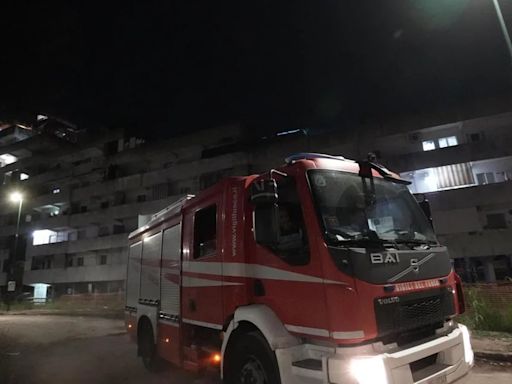 Al menos dos muertos y 13 heridos tras derrumbarse un balcón en un edificio de Nápoles