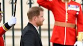 Isolado e sem função formal, príncipe Harry chega à coroação de Charles III