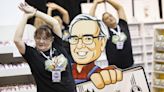 Thousands pack Omaha arena to soak up guru investor Warren Buffett’s wisdom