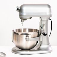 Bowl-lift stand mixers are heavy-duty appliances equipped with a fixed head and a lever for raising and lowering the mixing bowl. Designed for large batches and heavy dough, they are more powerful and stable than tilt-head models. Popular among professional bakers and chefs, bowl-lift mixers excel at handling demanding mixing and kneading tasks.