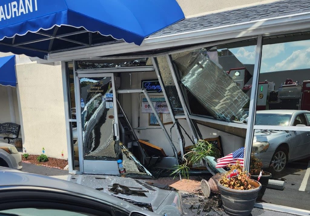 Tommy’s Restaurant in Hampton closes after car crashes into building