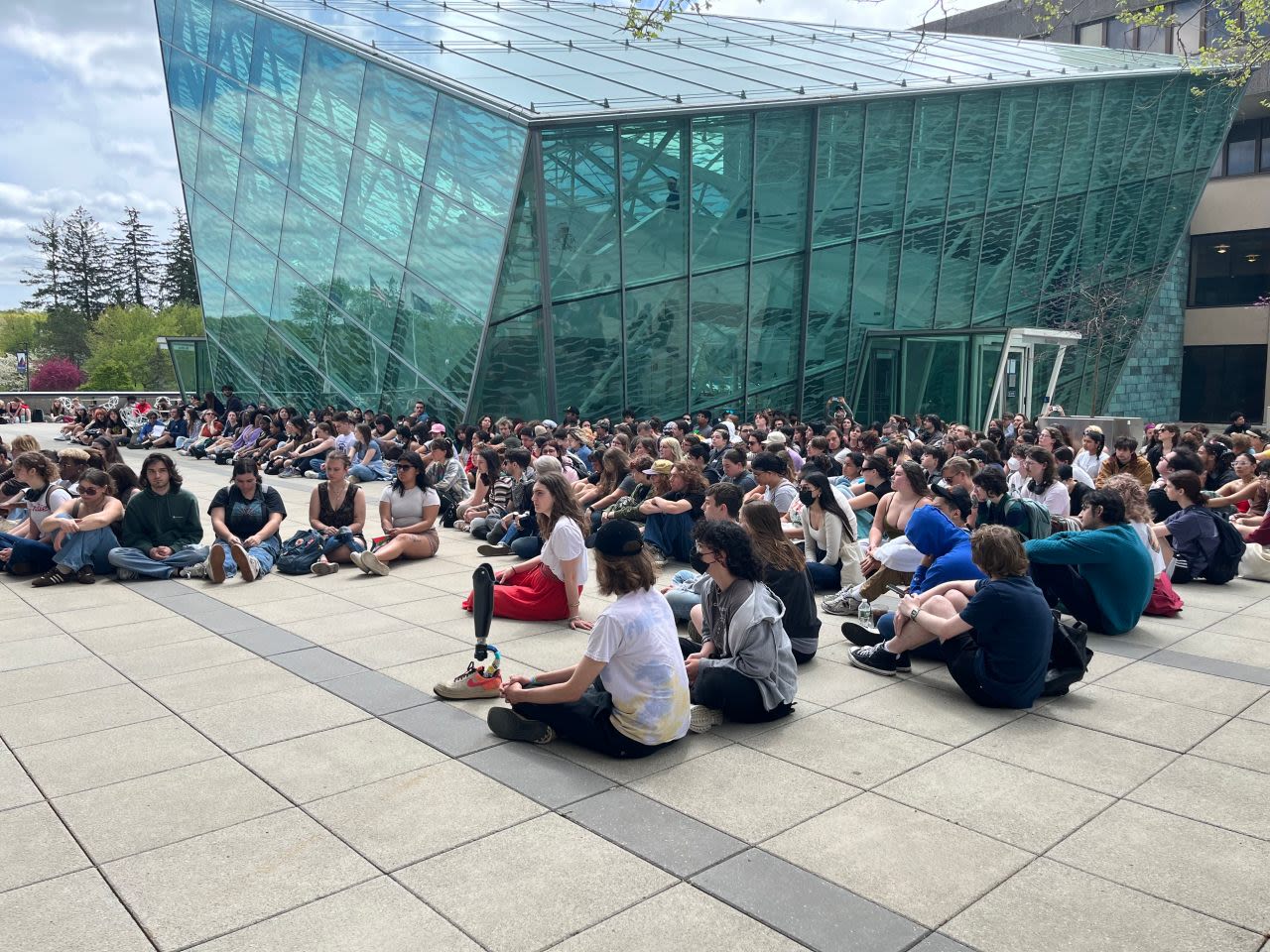 SUNY New Paltz students walk out after mass arrests