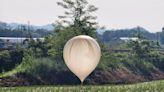 Coreia do Norte envia balões com lixo e fezes para o Sul, diz imprensa local