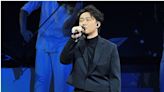 陳奕迅突宣布取消演唱會 開場前含淚鞠躬道歉