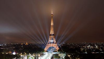 巴黎奧運塞納河開幕 聖火熱氣球升空、席琳狄翁獻美聲 順利落幕