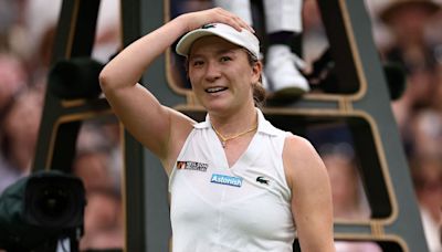 Lulu Sun stuns Emma Raducanu to continue Cinderella Wimbledon run