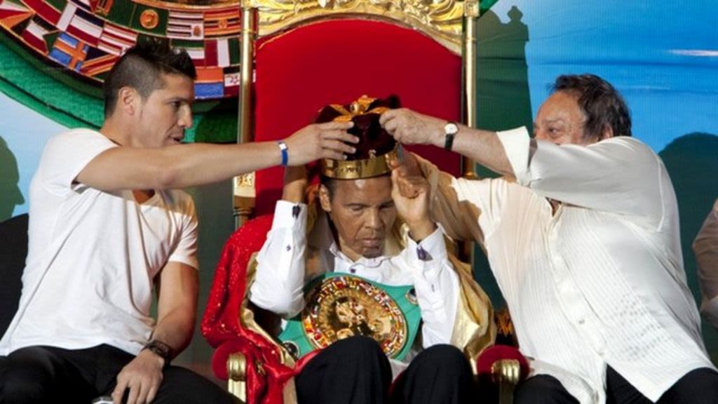 Ali crowned 'King of Boxing'