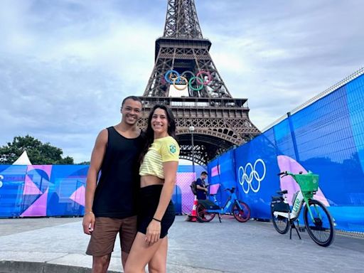 Escándalo en Paris 2024: una nadadora brasileña fue expulsada por escaparse de la Villa Olímpica para una cita romántica en la Torre Eiffel