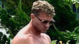 Ryan Phillippe oozes sex appeal in shirtless thirst trap
