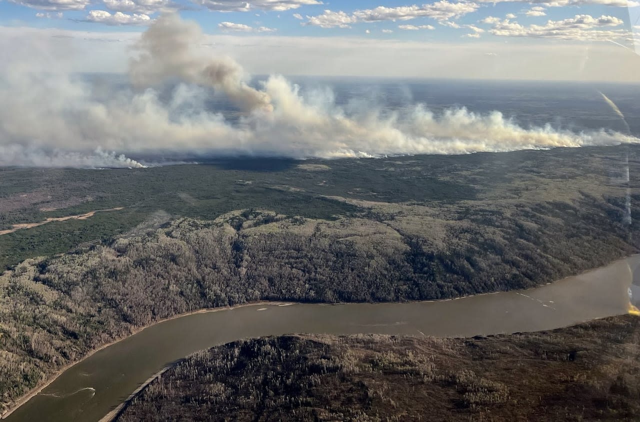 Officials hope rain, favourable winds aid in fight against Fort McMurray wildfire