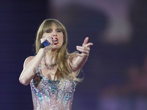 Elles ne trouvent pas le jet de Taylor Swift, ces activistes colorent en orange d’autres avions