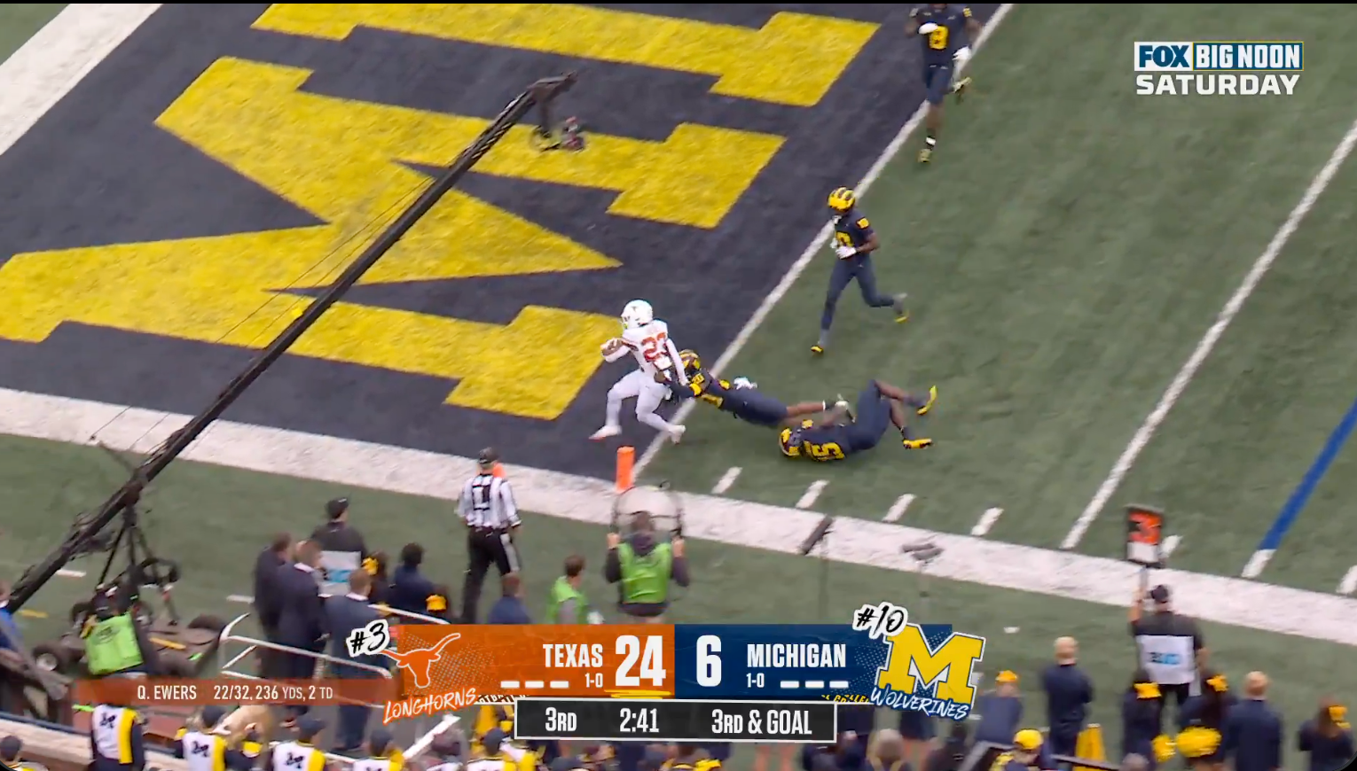 Gus Johnson perfectly summed up Texas' total domination of Michigan on a Longhorns TD call